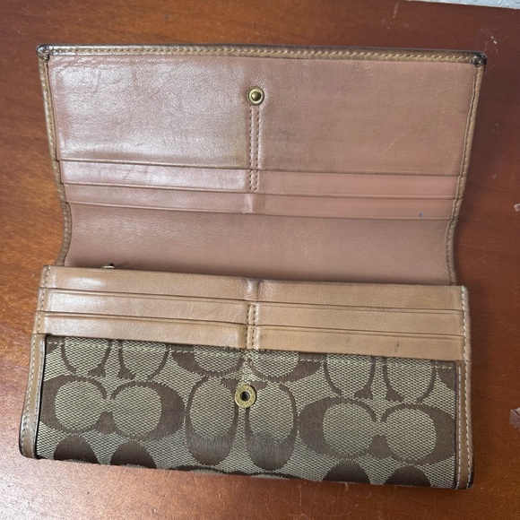 Coach women Wallet - Picture 3 of 6